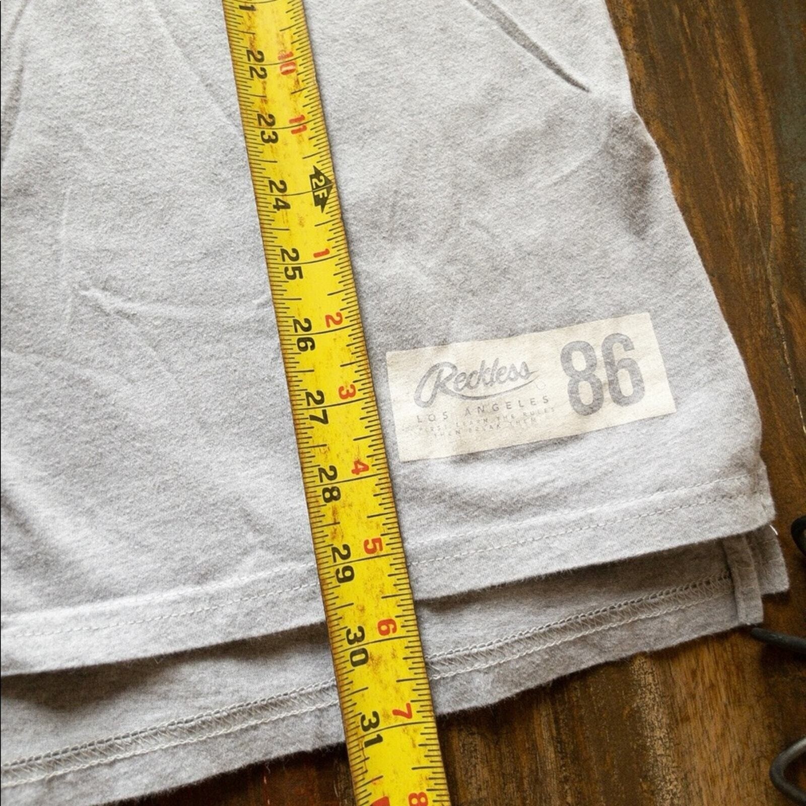Young & Reckless Gray and White T-Shirt Men's Scoop Neck Casual Top Size Large gallery