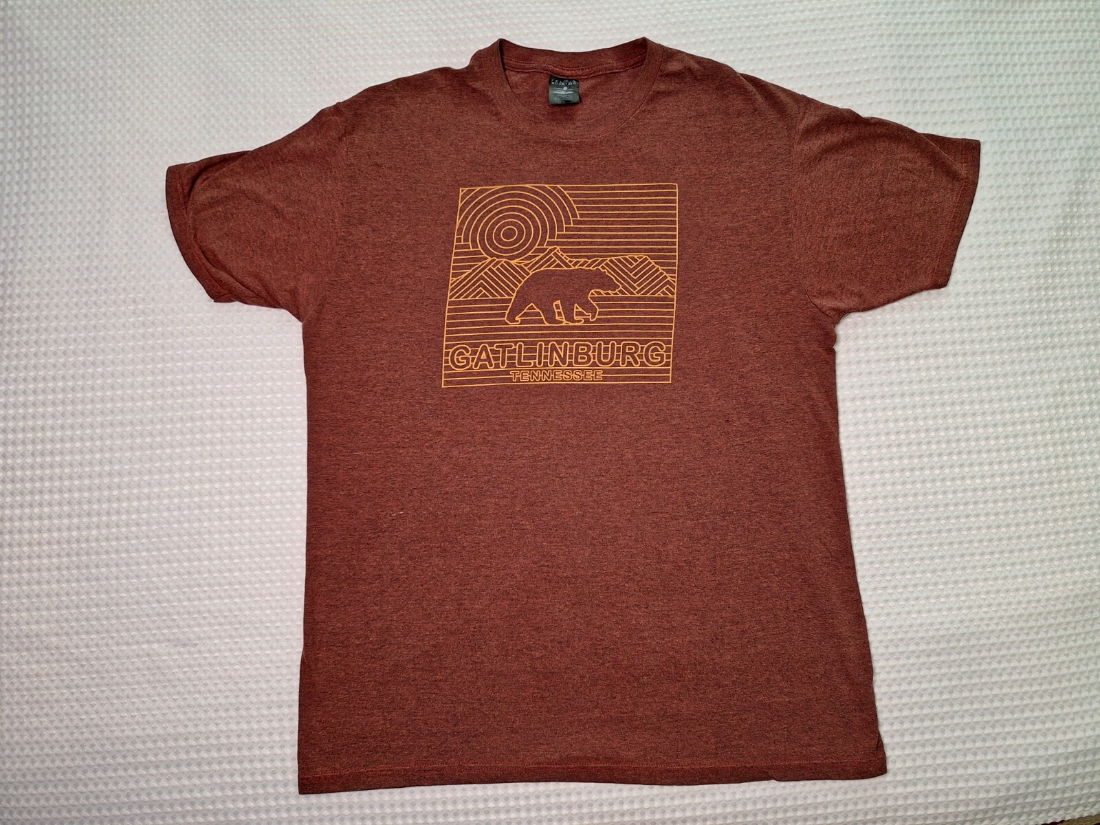 Gatlinburg Tennessee Souvenir Bear Reddish Brown T-shirt Size L Prairie Mountain gallery