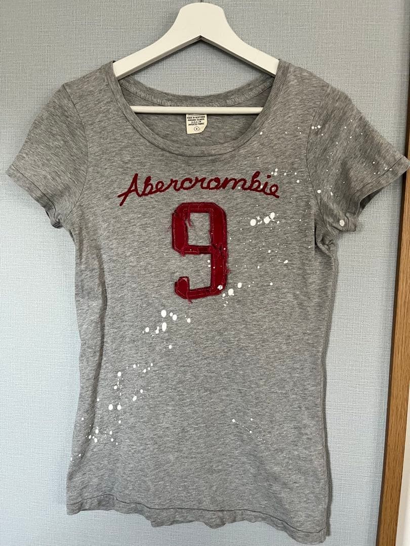 Abercrombie & Fitch Gray Paint Splatter Distressed Patch Logo Tee Size M