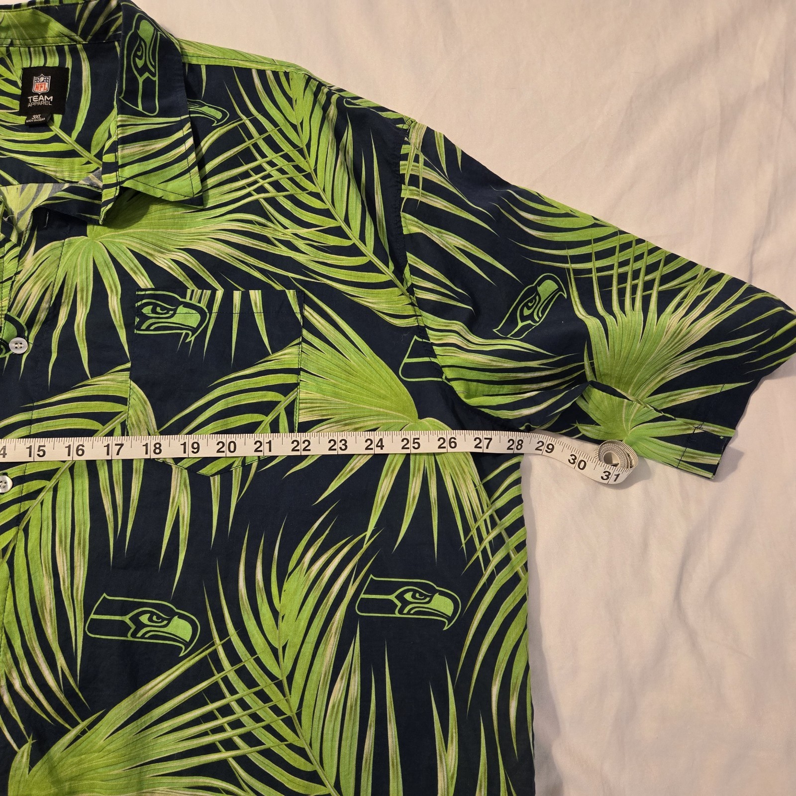 Seattle Seahawks Hawaiian Shirt Mens 3XL NFL Team Apparel Button Up Green gallery