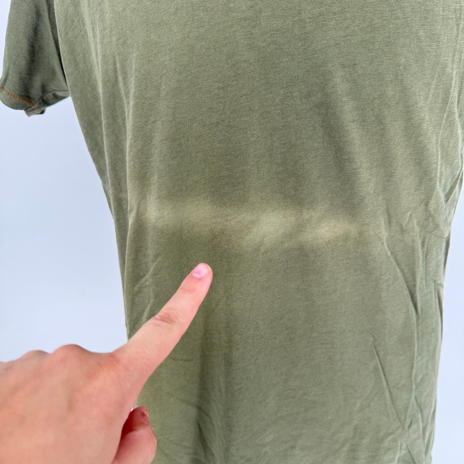 Robert Graham Casual Short Sleeve V-Neck T Shirt Solid Olive Green SUN DAMAGE M gallery