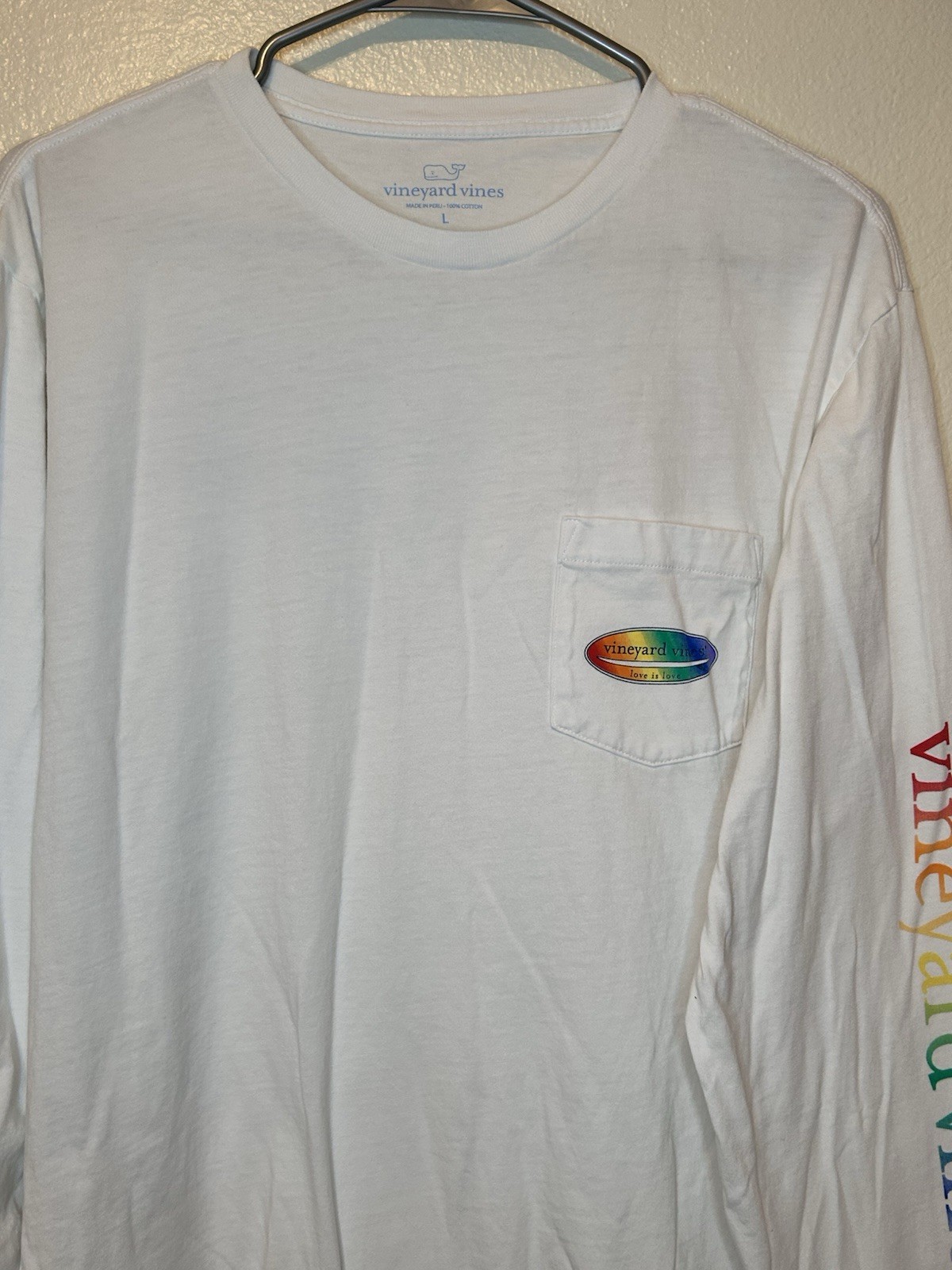 Vineyard Vines Love Is Love Shirt Large Preowned Pride LGBTQ Surfboard BG3 gallery