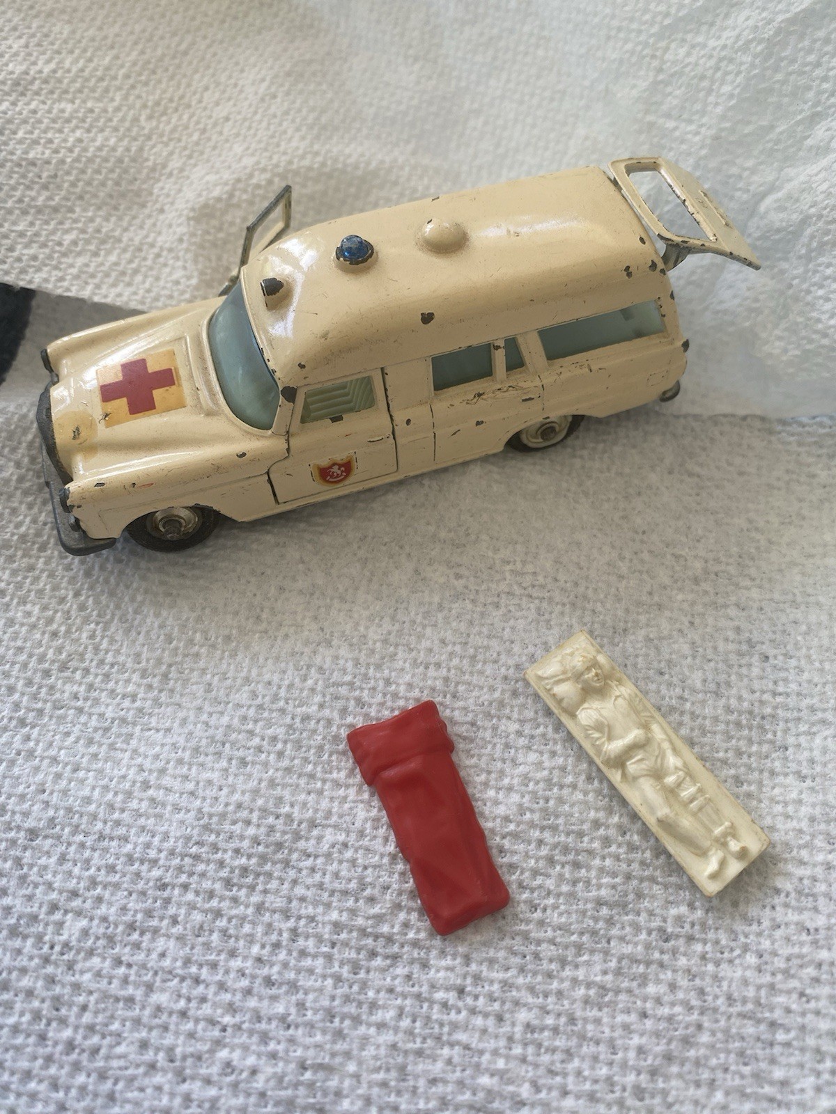 Matchbox King Size K-6 Mercedes Benz ‘Binz’ Ambulance plus accessories & one