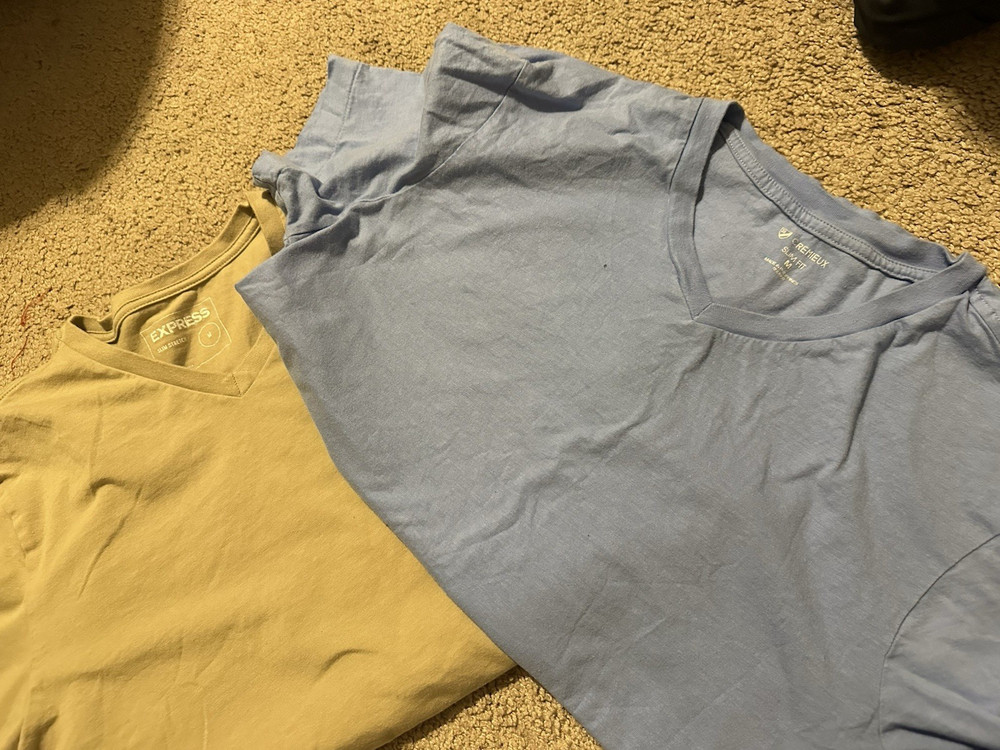 Express Men’s Solid Beige V-Neck Short Sleeve T-Shirt Size M Regular