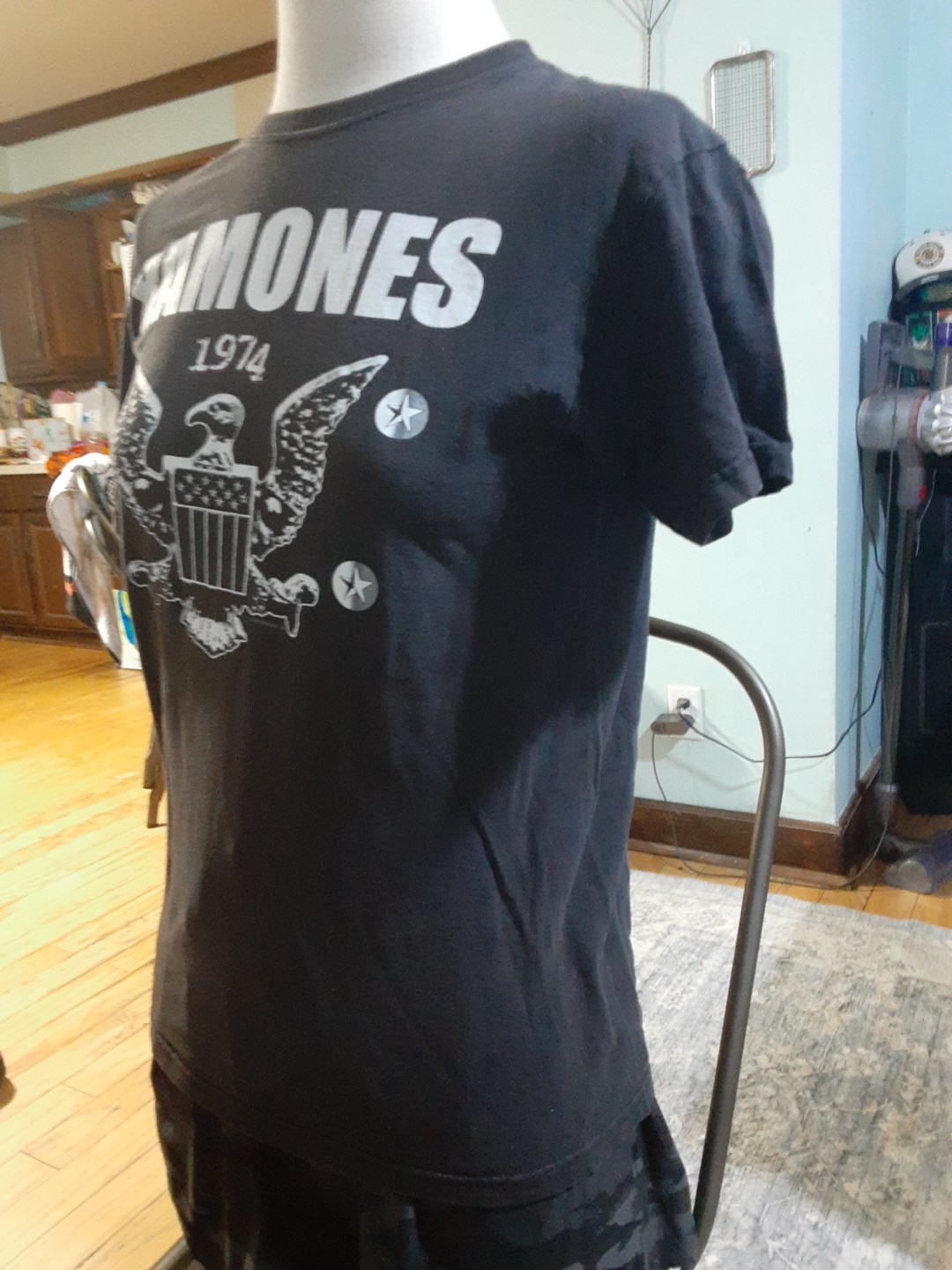 Ramones 1-2-3-4 Eagle Logo T Shirt Mens Small Black Punk Rock Band Tee gallery