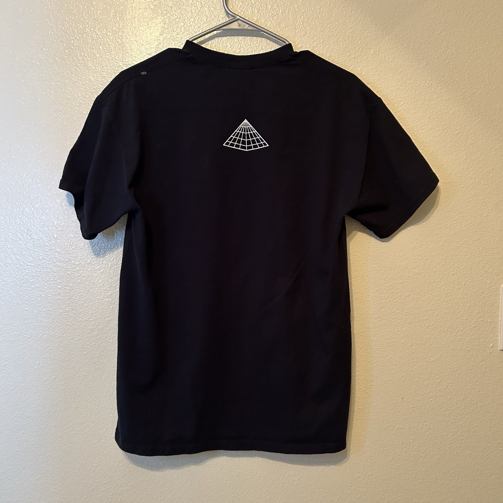 Black Pyramid Chris Brown Bandana Shirt Medium Paisley Breezy R&B Music BG27 gallery