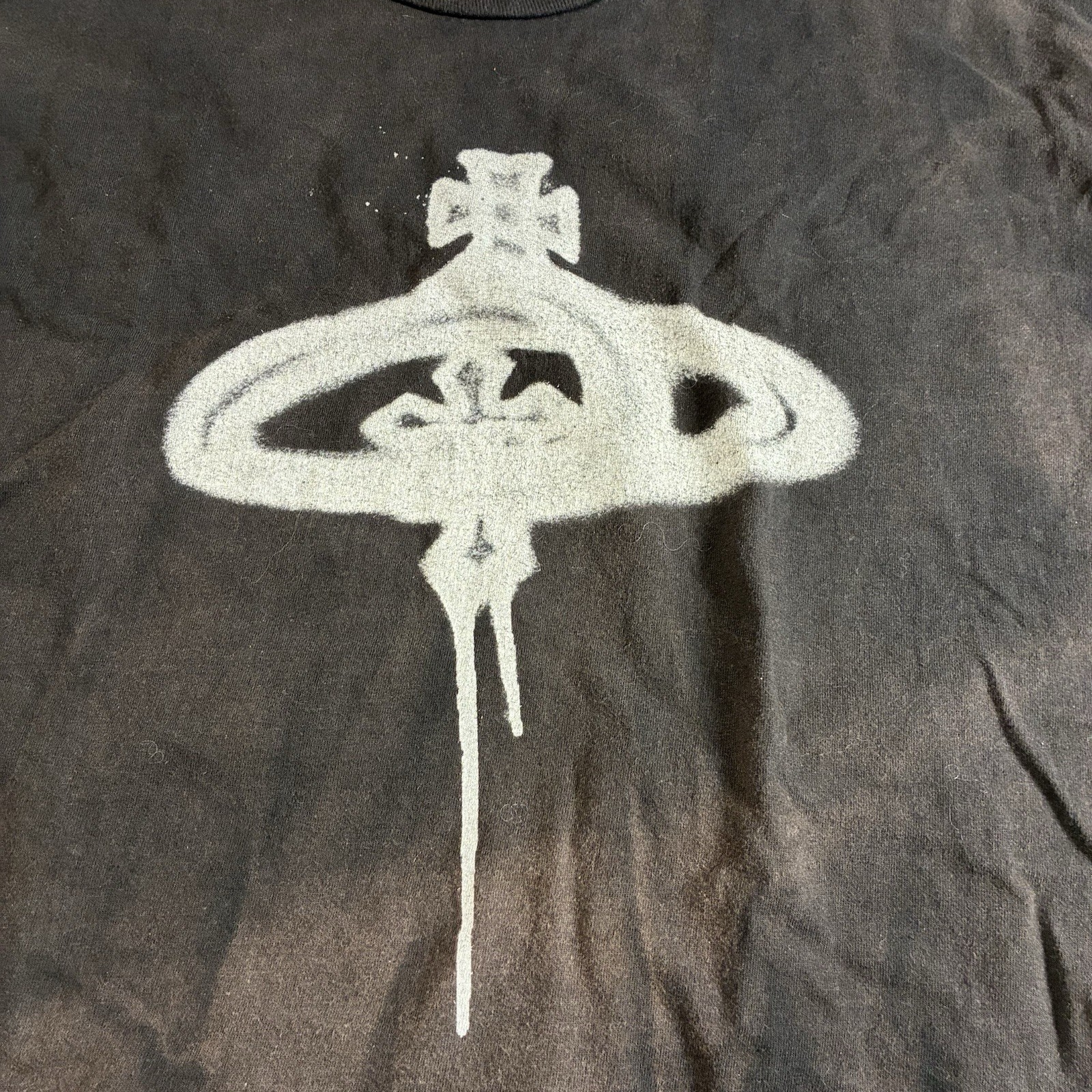 Vivianne Westwood Spray Orb Design DISTRESSED T Shirt NO TAG gallery
