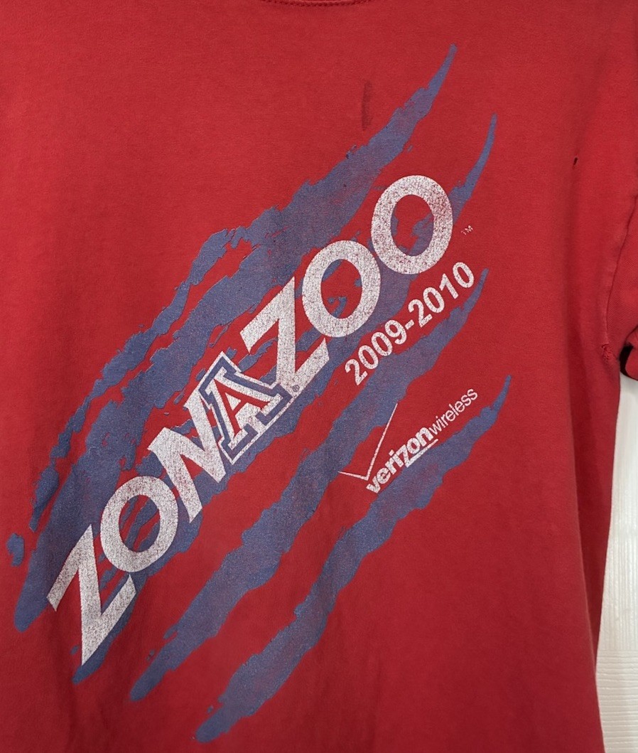 Vintage Arizona Wildcats Men’s Medium Shirt Red Zona Zoo Bear Down 2009 Faded gallery