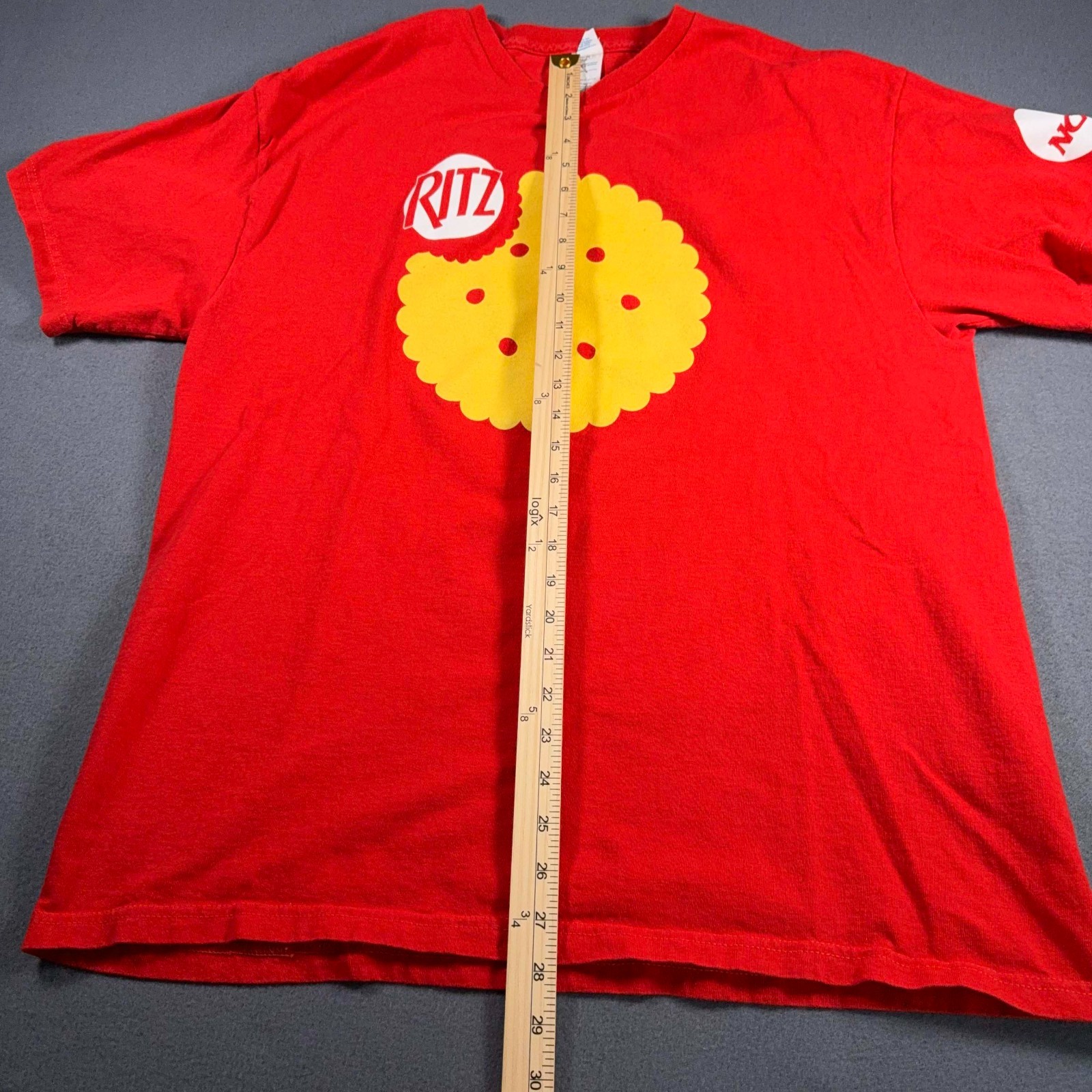 NCAA Ritz Cracker T-Shirt - X-Large Red College Football Good Condition! Mens XL gallery
