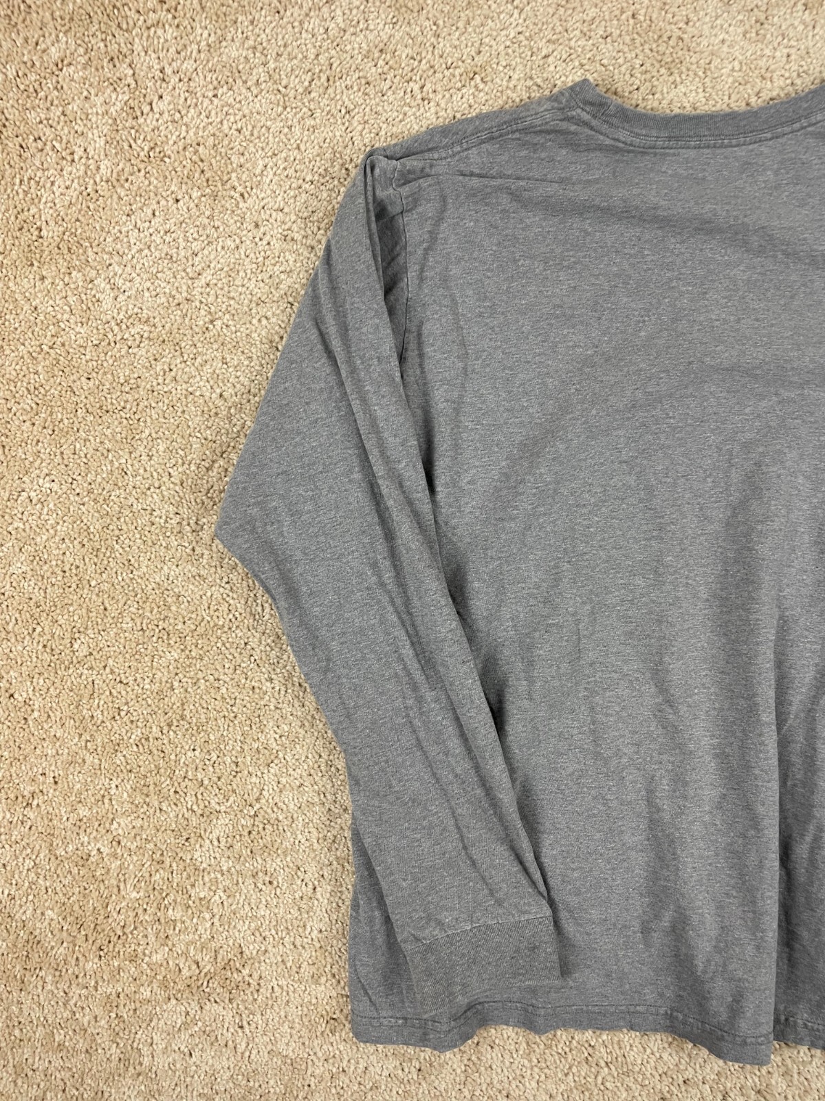 Patagonia T-Shirt Mens Size 40 Regular Fit Crew Neck Cuff Long Sleeve Logo Gray gallery
