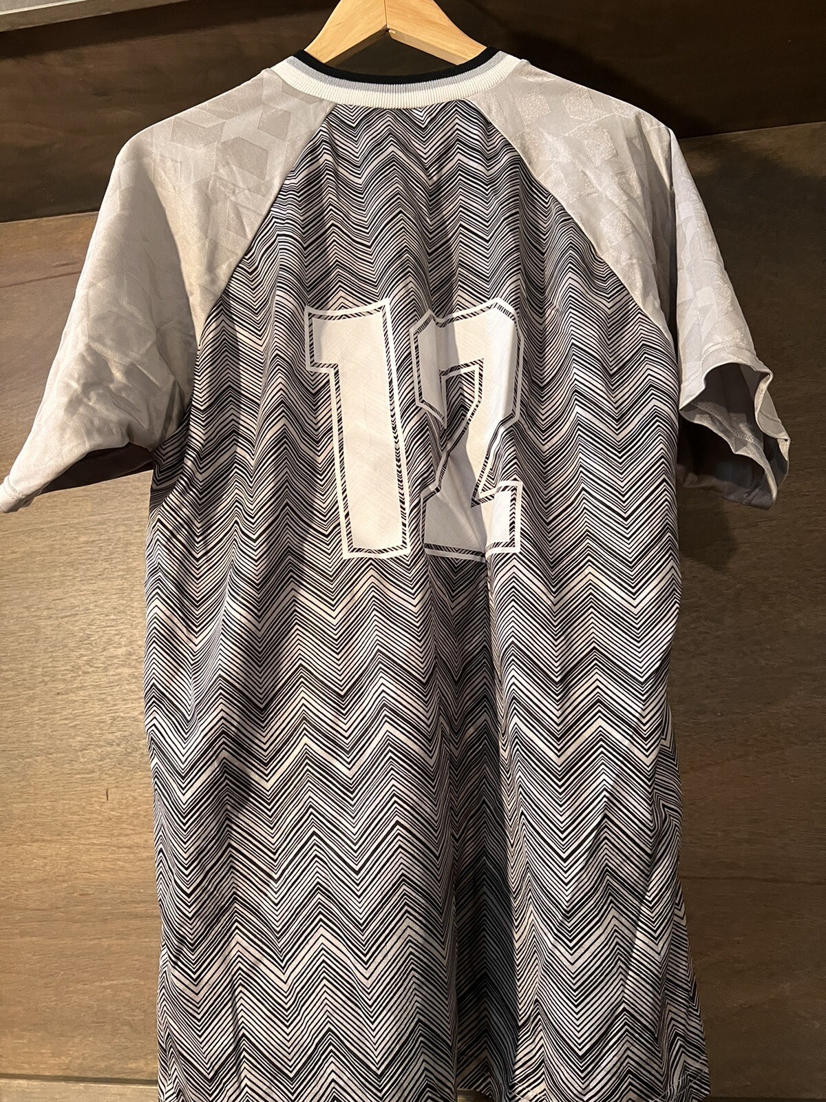VINTAGE SCORE MENS ATHLETIC SHIRT AMERICAN SOCCER CO. GRAY CHEVRON SIZE LARGE SS gallery