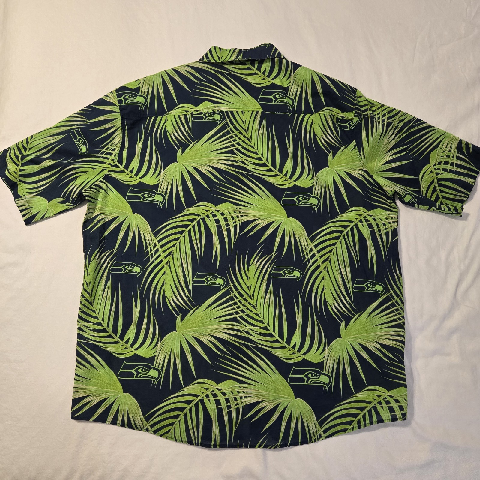 Seattle Seahawks Hawaiian Shirt Mens 3XL NFL Team Apparel Button Up Green gallery