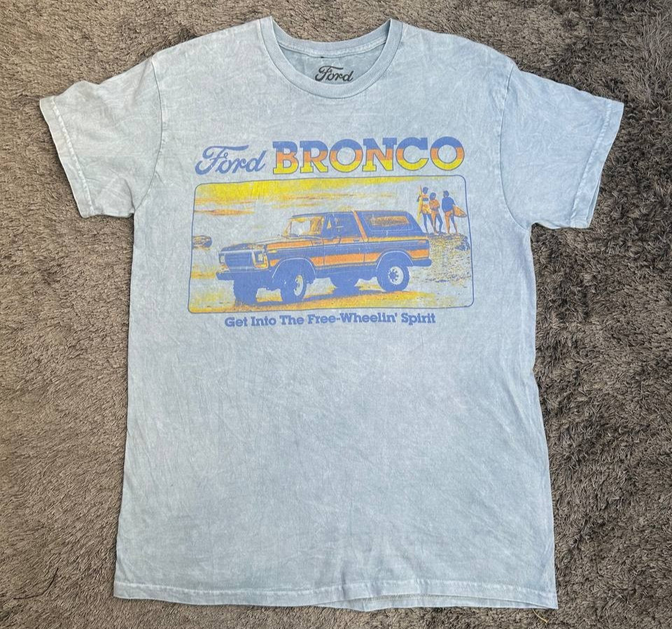 Ford Bronco Free-Wheelin Graphic T-Shirt Medium Blue Acid Wash Vintage Style