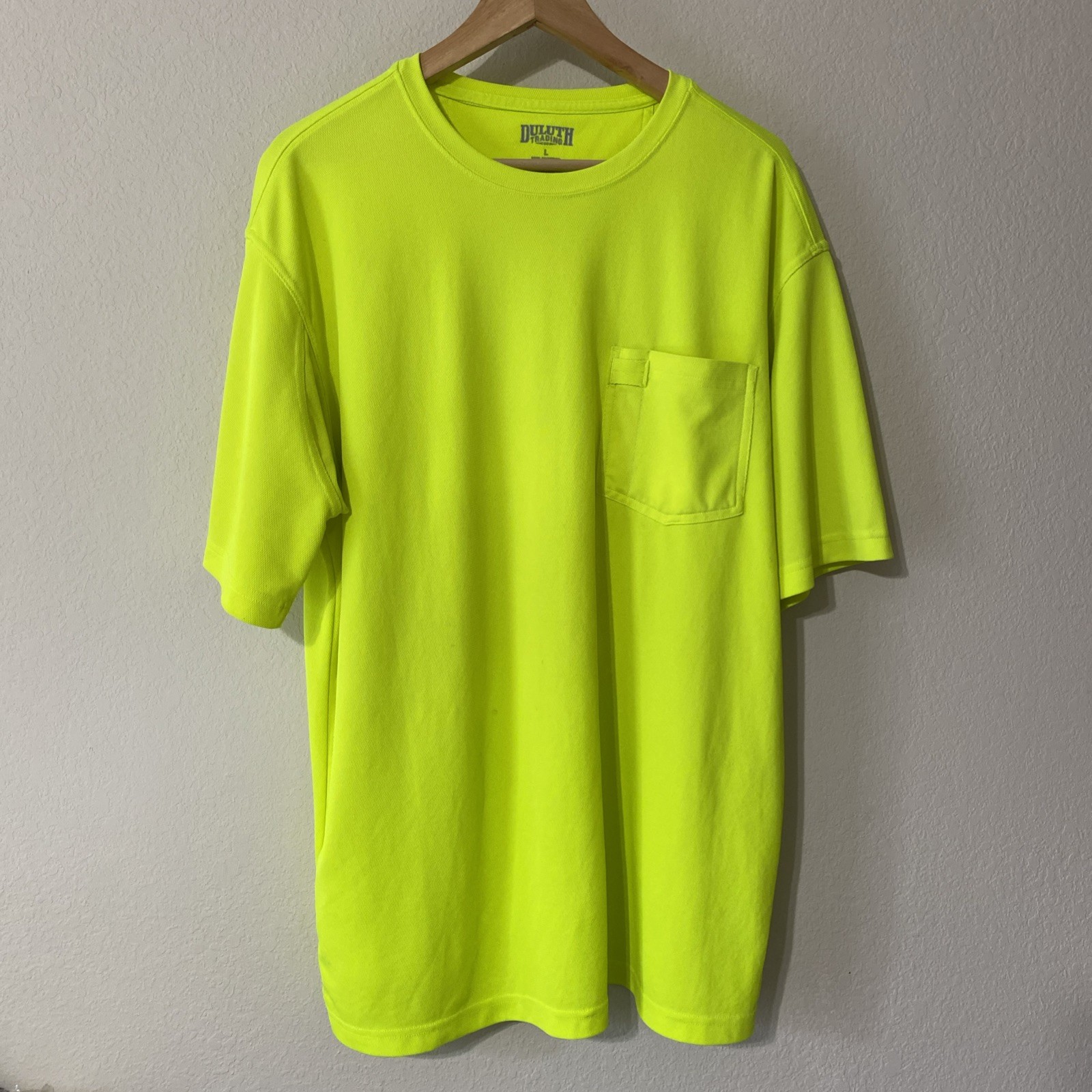 Duluth Trading Mens L Bright Safety Yellow Short Sleeve T-Shirt Pocket Stretch *