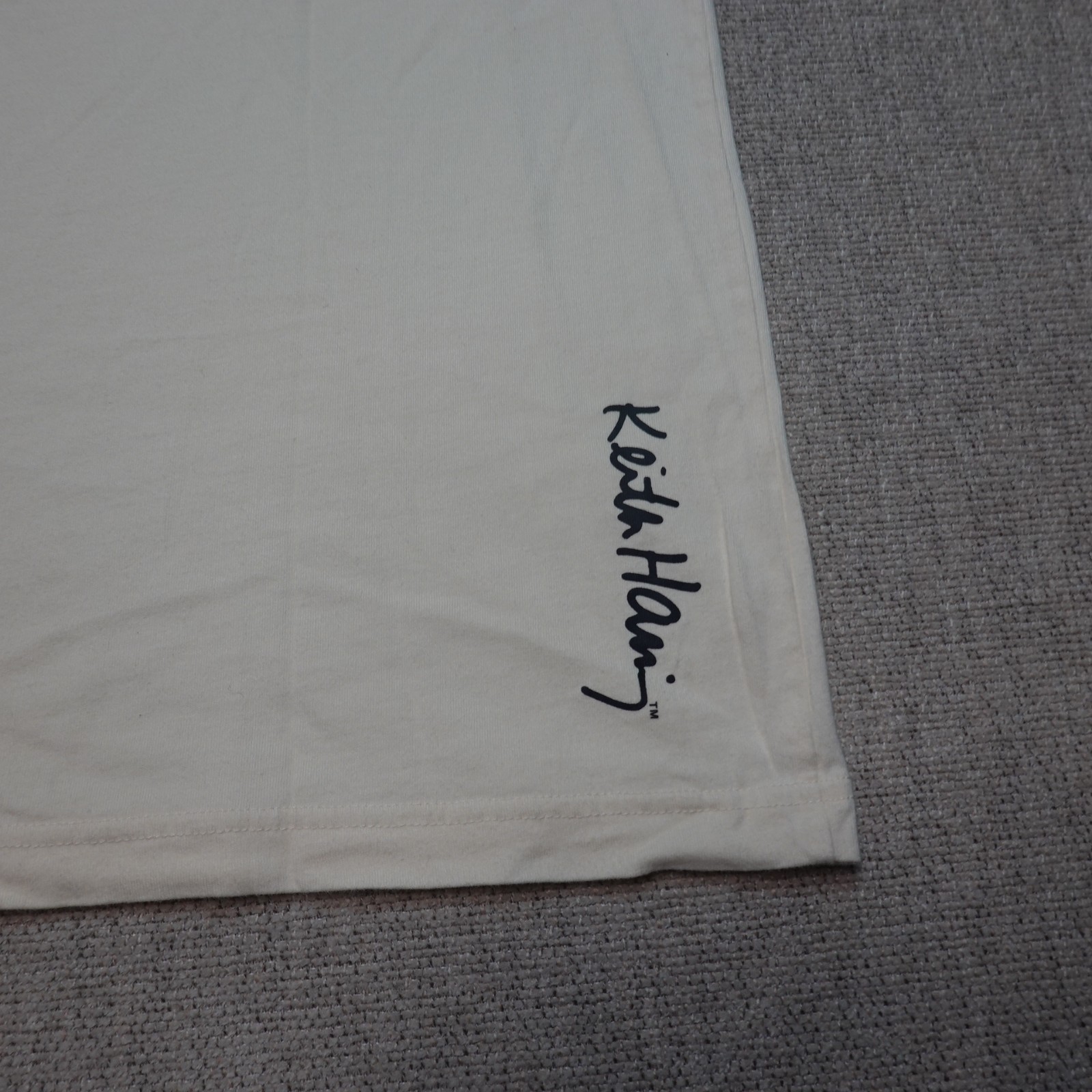 Uniqlo x Keith Haring MoMA Special Edition T-Shirt Radiant Baby Yellow Pocket XL gallery