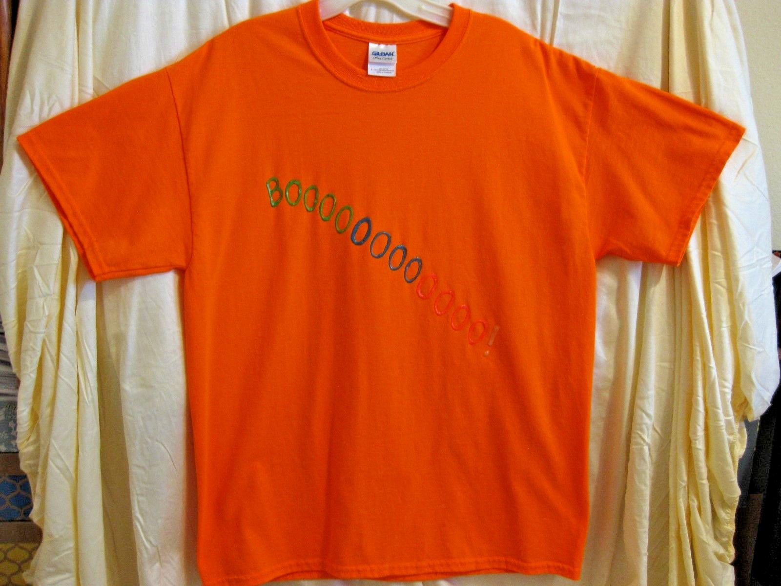 Gildan 50% Cotton 50% Poly Glow in the Dark Lettered Halloween Tee Size L Orange