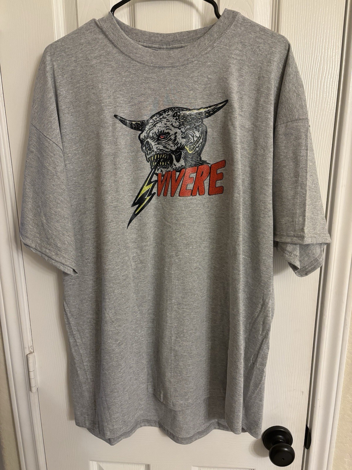 Streetwear Brand Vivere XXL Tshirt Skull Rock Skater Punk Metal gallery