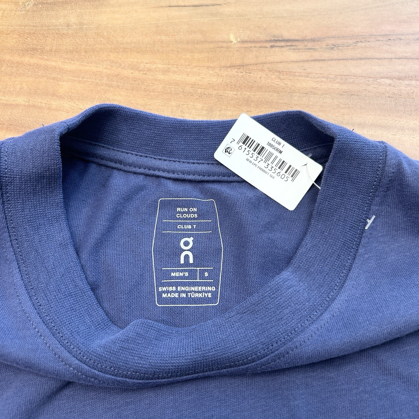 ON Cloud Men’s Club T-Shirt Crewneck Soft Organic Cotton Sz SMALL Blue Run Gym gallery