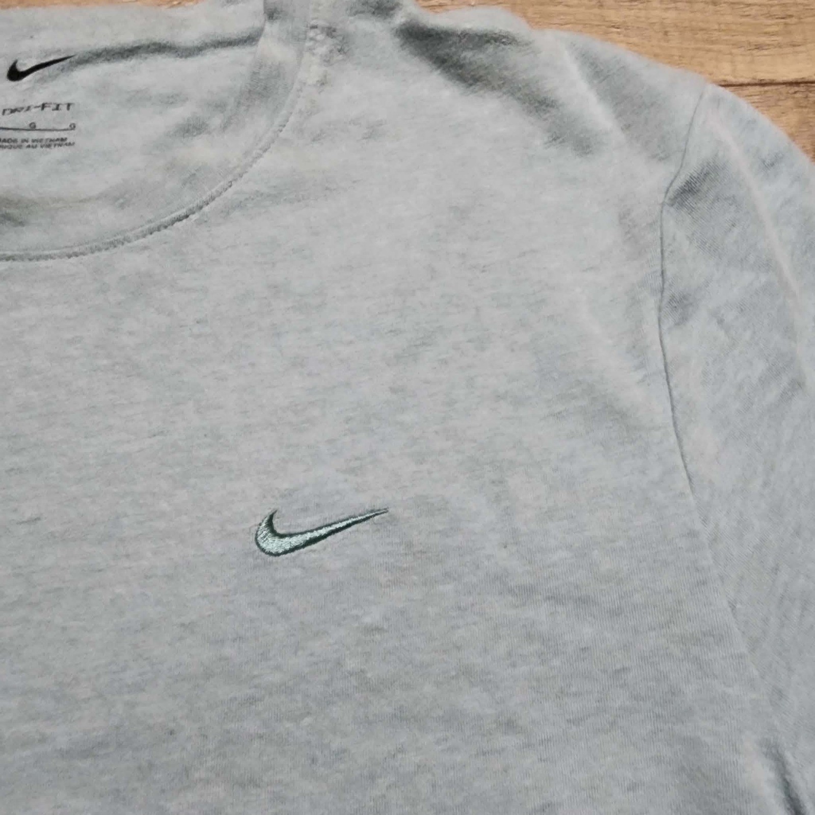 Nike Dri Fit Mens Large Light Green Heathered Training T-Shirt Vent Holes gallery