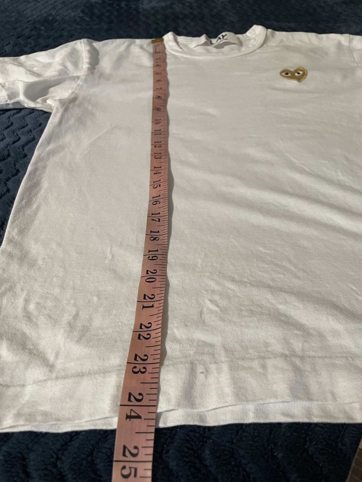 Comme des Garcons Play T-Shirt Gold Heart Logo size Medium gallery