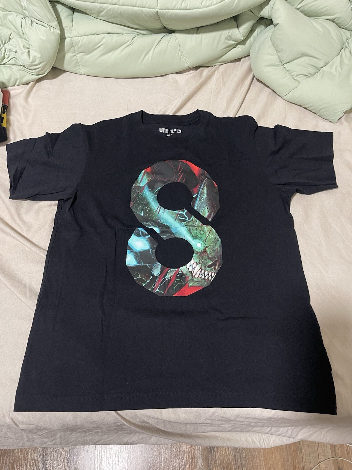 Uniqlo UT Men’s S kaiju no.8 Black Graphic Print Crew Neck Short Sleeve T-Shirt gallery