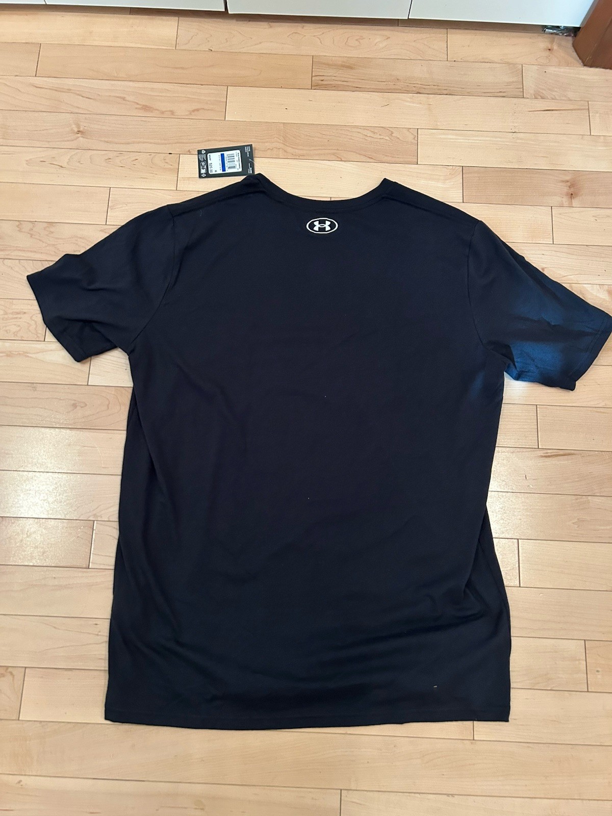 Under Armour Men’s T Shirt XL Black - New With Tags gallery