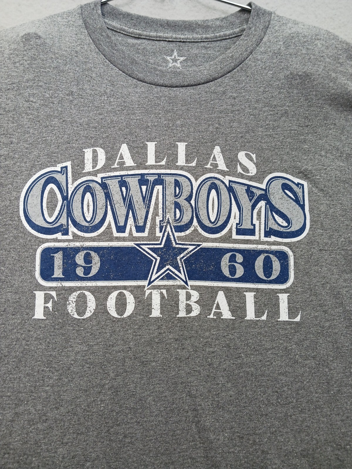 Dallas Cowboys Men's Heather Gray T-Shirt L Distressed 1960 Graphic 3067 gallery
