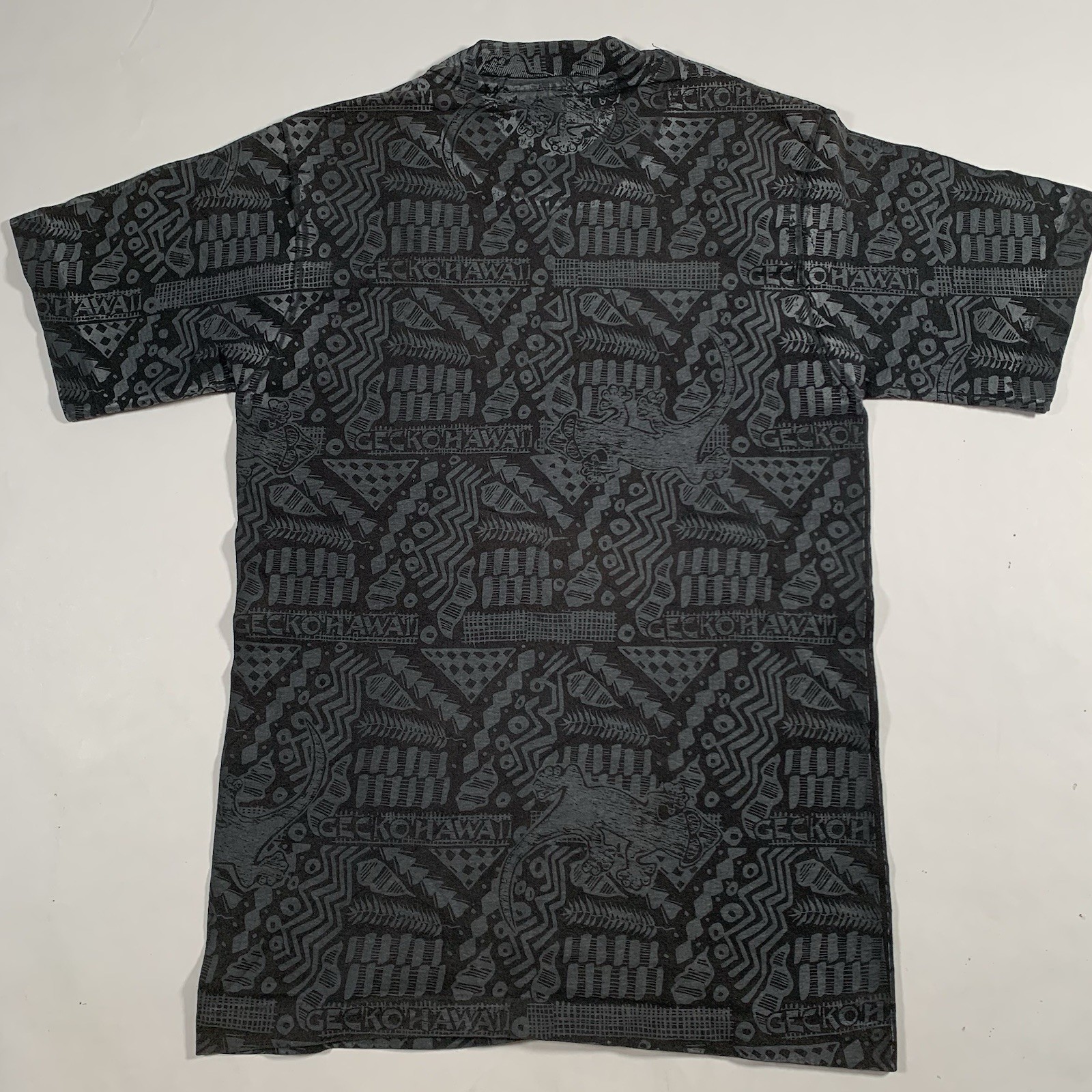 VTG 90s Gecko Hawaii All Over Print T-Shirt Mens Small Black Lizard Surf Skate gallery