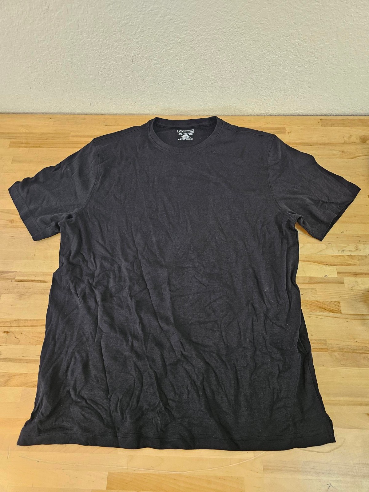 XXL / 2XL - BLACK - Kirkland Signature Men's 100% Pima Cotton T-Shirt Tee gallery