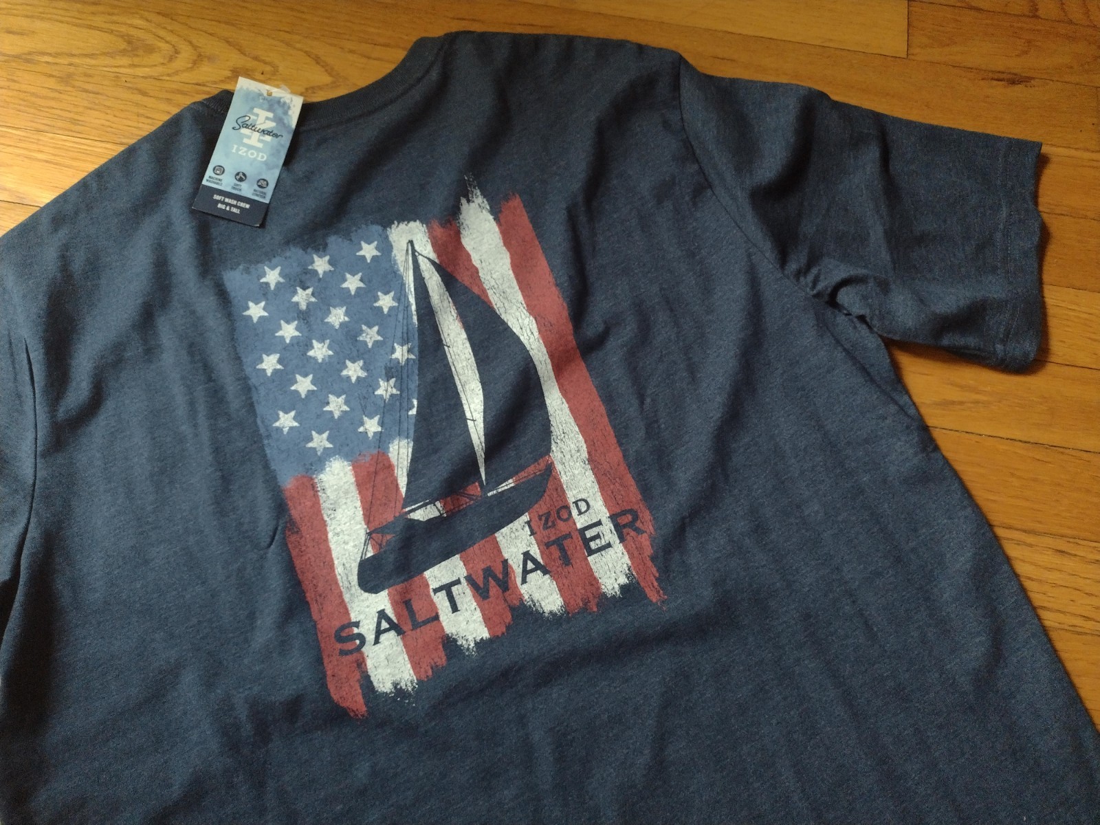 NWT, IZOD Men's Saltwater Short Sleeve Cotton Blend Graphic T-Shirt gallery