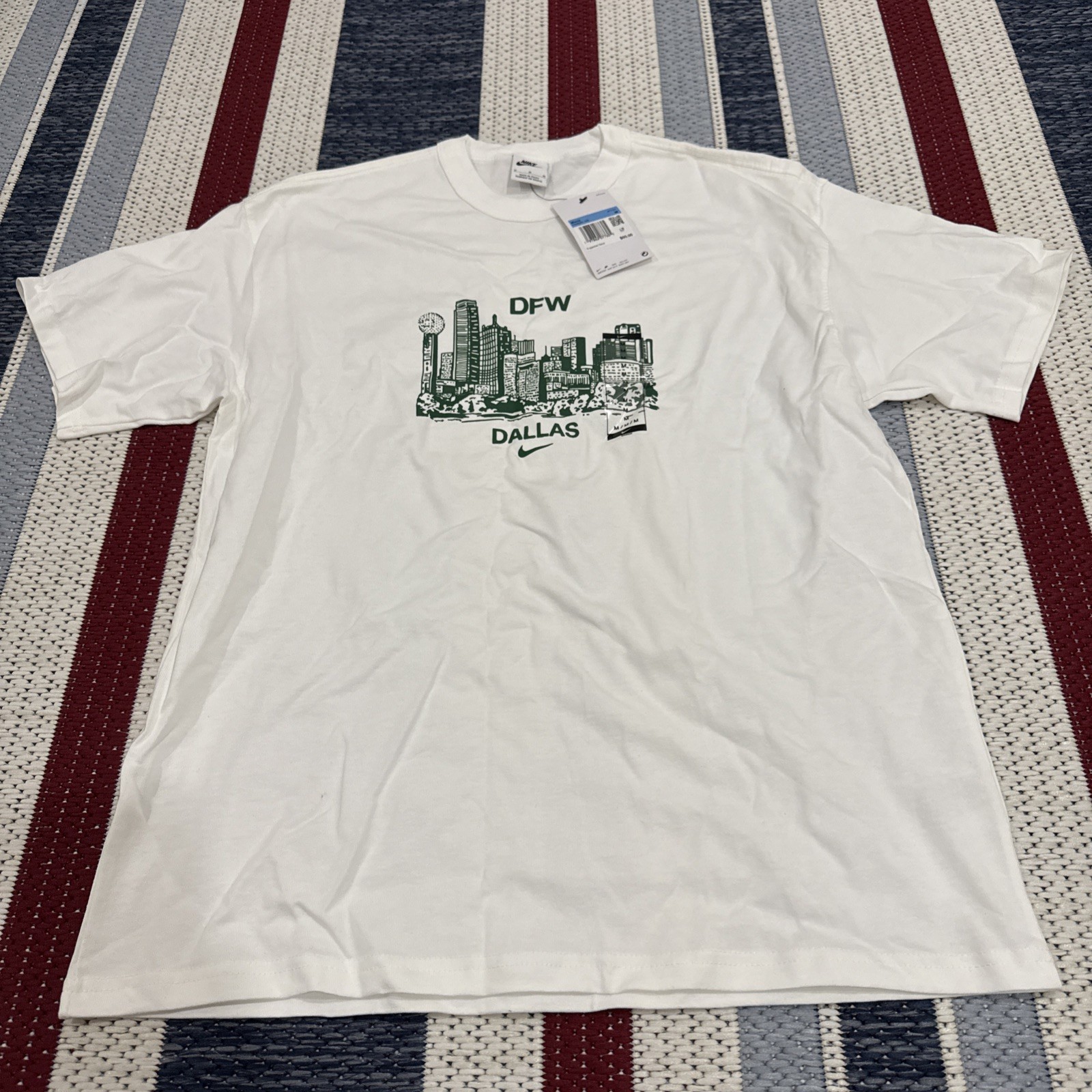 Nike Dallas DFW Skyline Shirt White Green Mens HV4620-100 Size M Medium gallery