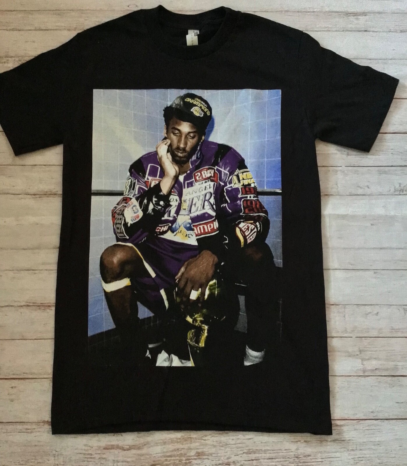 NEW- KOBE BRYANT- CHAMPIONSHIP PHOTO - T-SHIRT gallery