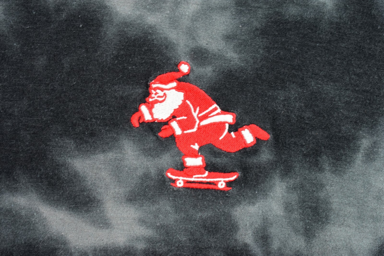 Unisex Old Navy Soft-Washed Crew-Neck T-Shirt M TAL Black Santa PRE-OWNED gallery