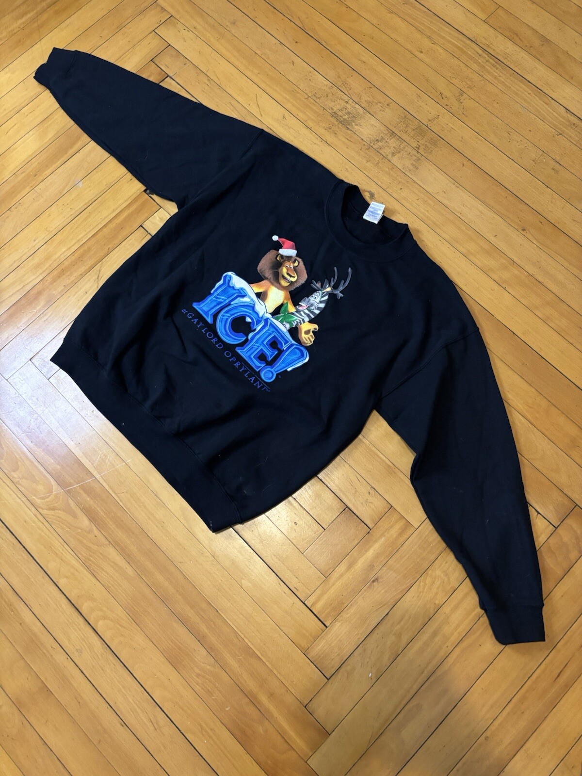Vtg Merry Madagascar Crewneck Size Large 2011 Gaylord Dreamworks gallery