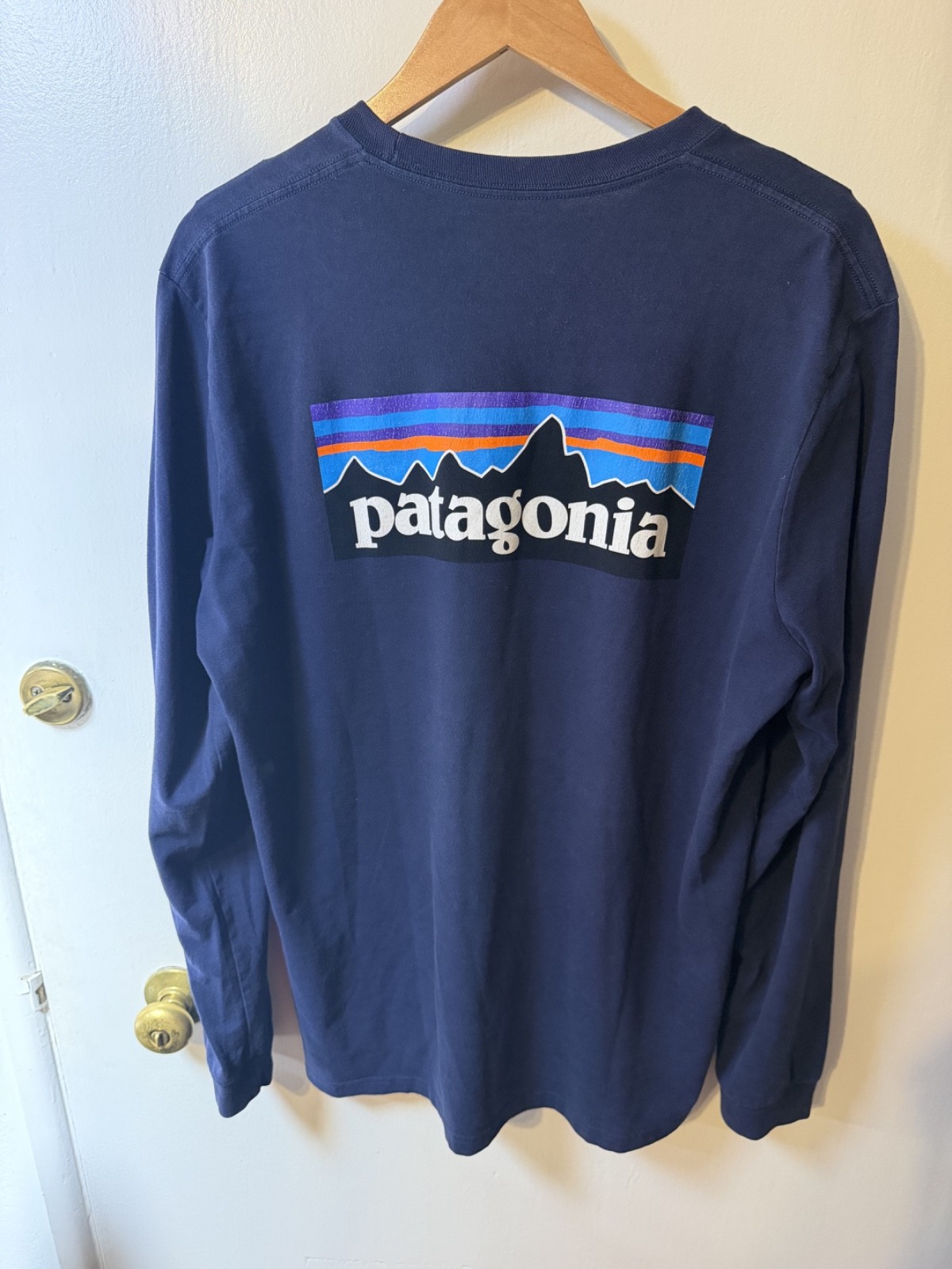 Patagonia Worn Wear Mens Long Sleeve T Shirt Blue Large Big Logo Cotton Tee gallery