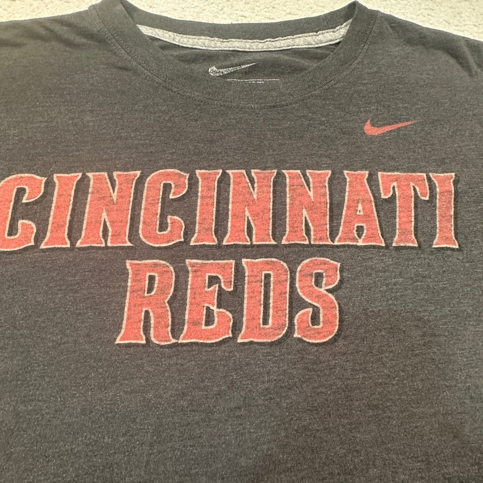 Nike Cincinnati Reds T-Shirt Mens XL Charcoal Heather Graphic MLB Fan Gear Tee gallery