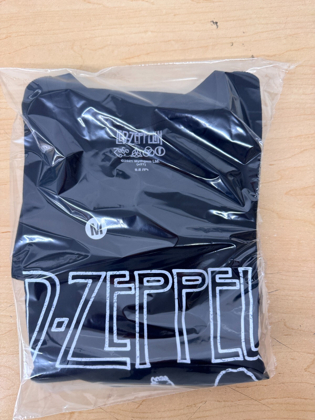 LED ZEPPELIN MENs ORIGINAL AND AUTHENTIC LICENSE 1977 DISTRESS LOGO T SHIRT gallery