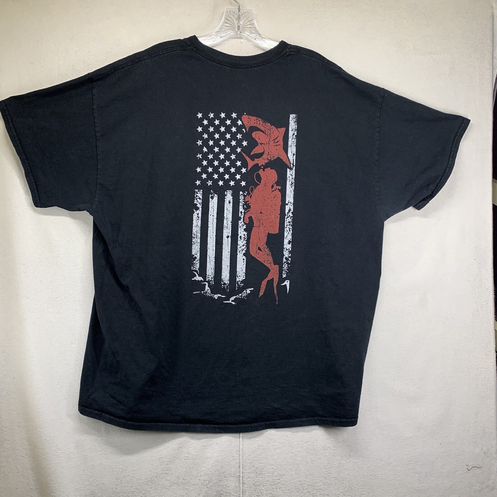 Men’s Scuba Diver T Shirt Black XL Shark American Flag Graphic
