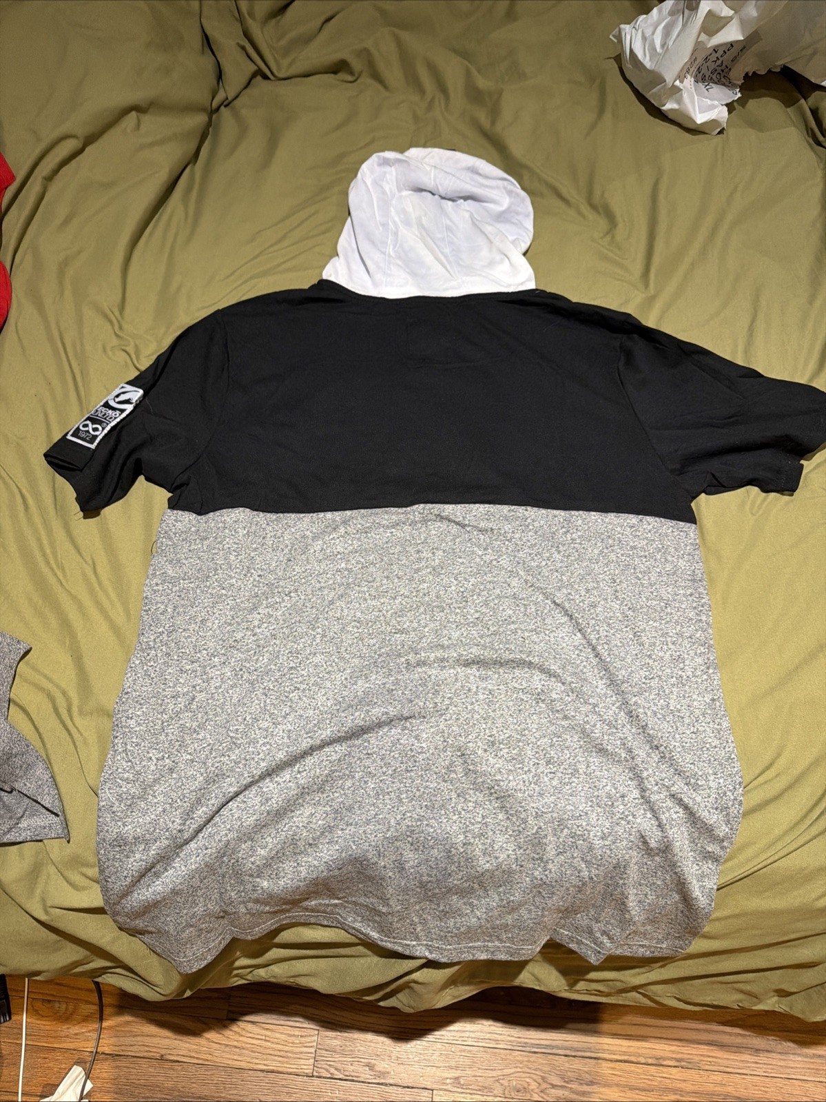 Ecko Unltd Shirt Mens small Grey Hooded Short Sleeve Kangaroo Pocket NWT gallery