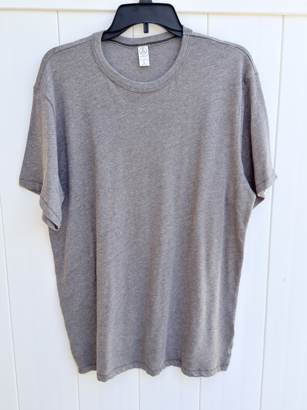 NWOT ALTERNATIVE Men’s Large Soft Lightweight Gray Crew Neck Shirt