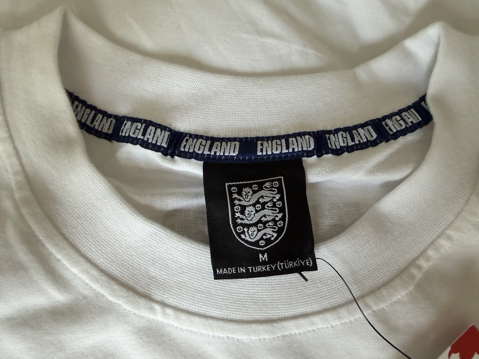 England Official Football Merchandise T-shirt Medium gallery