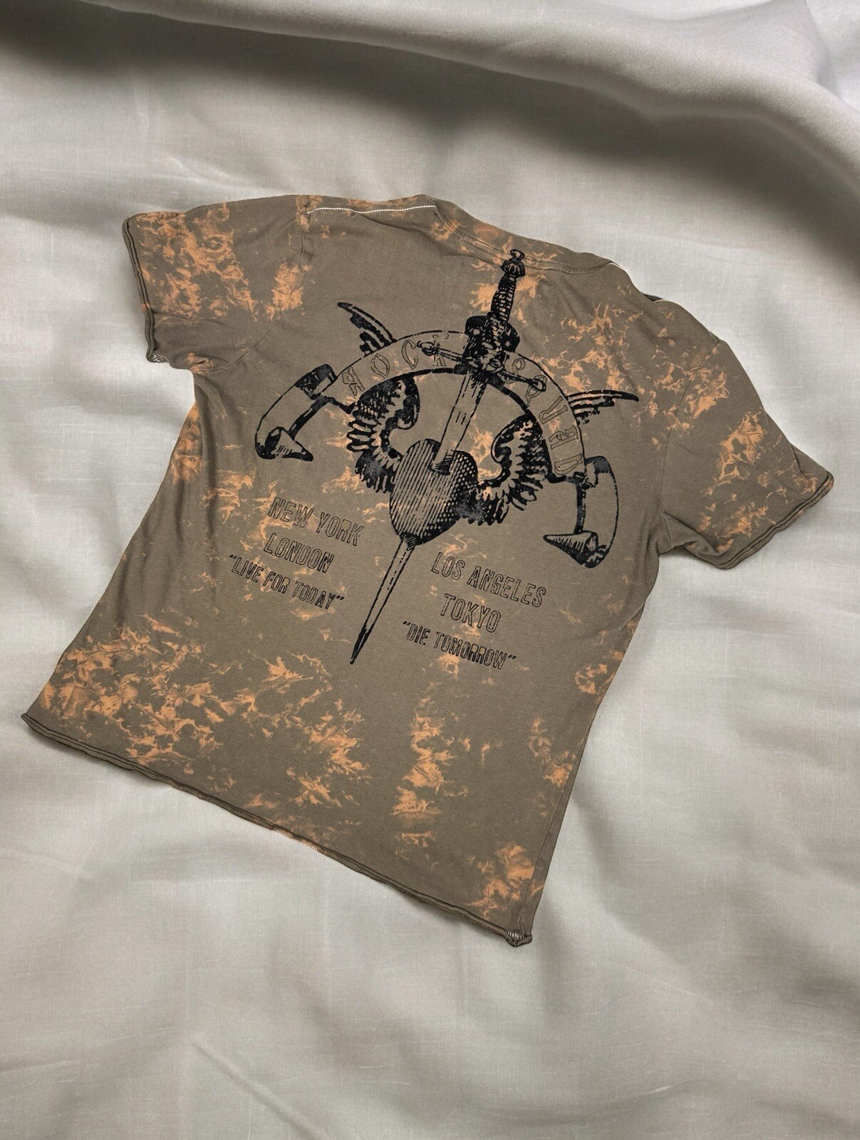 Guess TShirt Cyber Grunge Punk Goth Y2K Dagger Heart Tattoo Art Acid Wash Large gallery