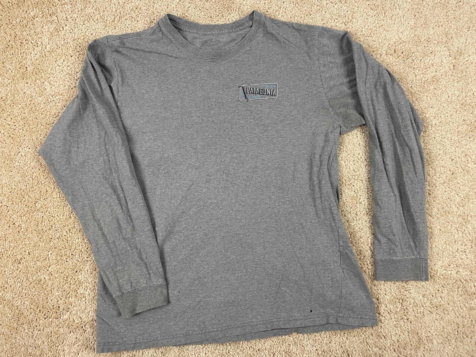 Patagonia T-Shirt Mens Size 40 Regular Fit Crew Neck Cuff Long Sleeve Logo Gray
