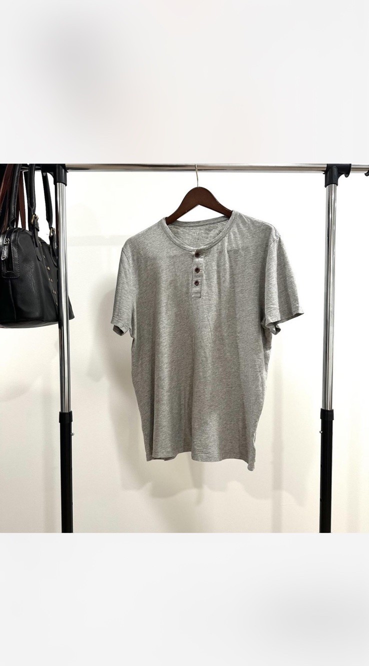 Men’s Gray Solid Henley T-Shirt Button Neck Short Sleeve Size M Regular gallery