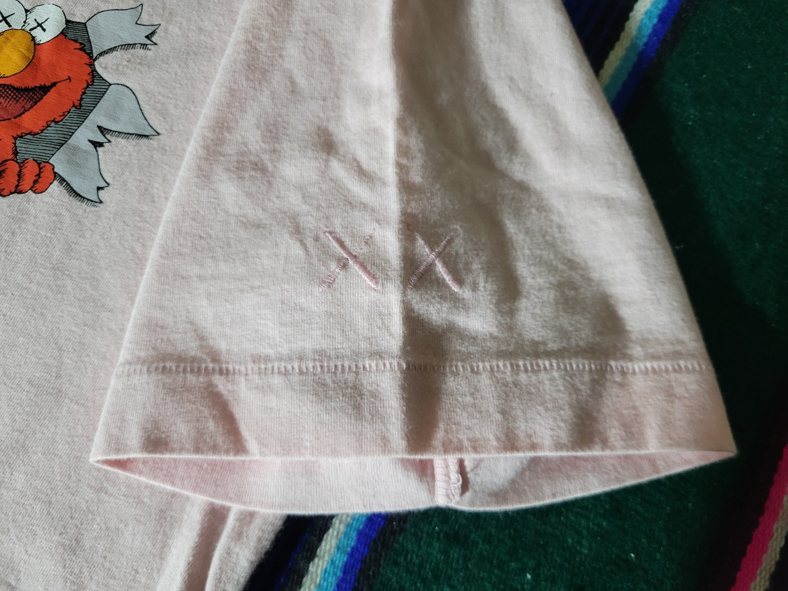KAWS x Uniqlo x Sesame Street Elmo Pink T-Shirt Size Large gallery