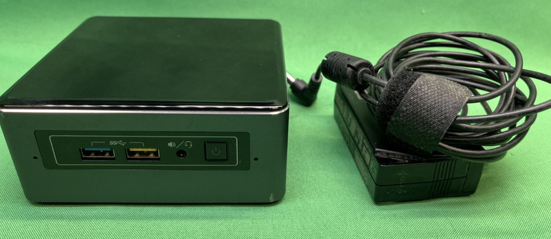 Intel NUC7i3BNH Core i3-7100U @2.40GHz/8GB/256GB SSD/Wi-Fi with Power Charger
