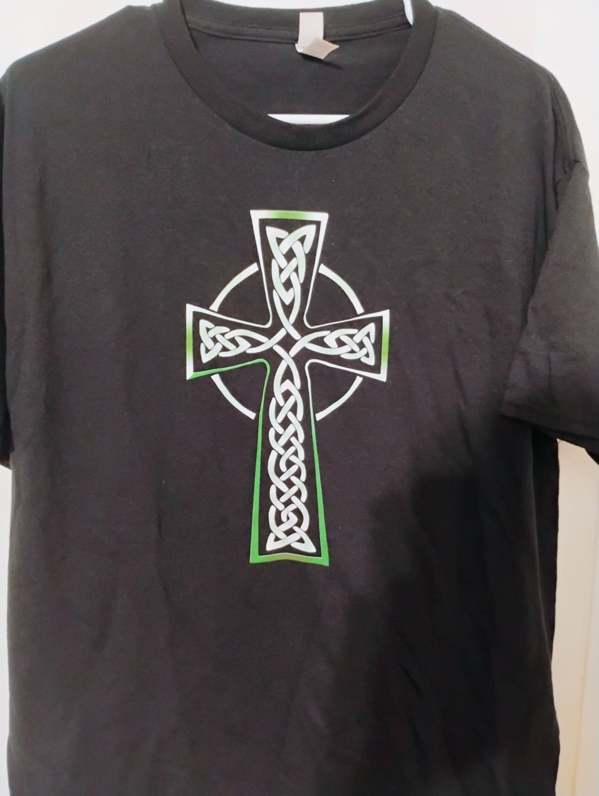 Large Men’s Black T-shirt 50/50 Poly/Cotten Blend Short Sleeve Crew Neck Tee