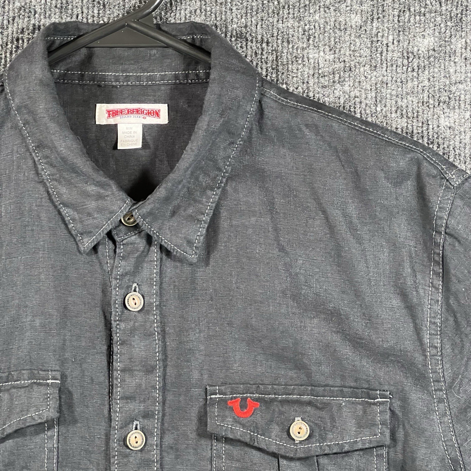 True Religion Men’s Long Sleeve Utility Shirt Size M Black Red Logo gallery