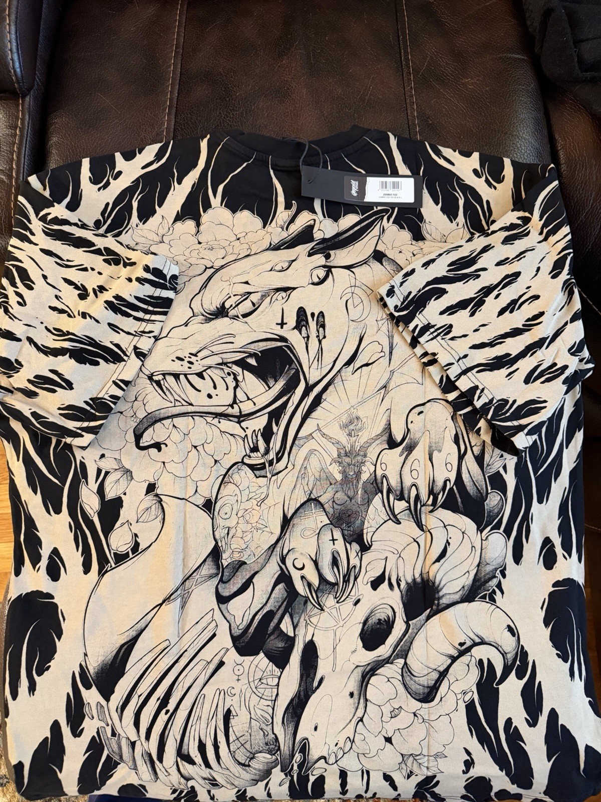 *BRAND NEW* Stay Cold Apparel Zombie Fox Men’s L Crew Neck Cotton Tee gallery