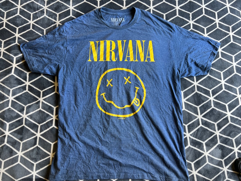 Nirvana Men’s Officially Licensed Kurt Cobain Smiley Face Retro Rock Tee T-Shirt